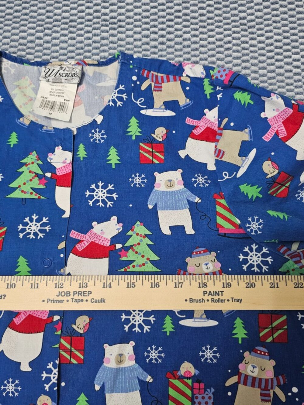Christmas Scrub Top Bundle - 2 Pieces - Polar Bear & Peanuts Print - Size Medium - Picture 4 of 9